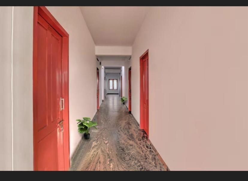Ss Kkp Tourist Home Thiruvananthapuram Екстер'єр фото